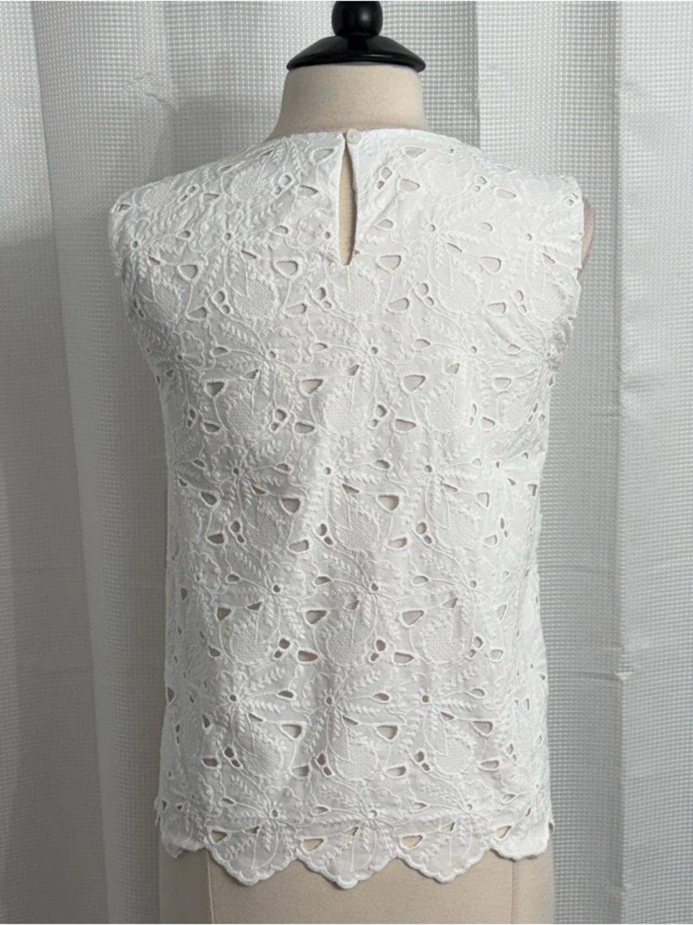 Women's Sleeveless Floral Embroidery Scalloped Hemline Top White Size XL (16-18) - Picture 6 of 10